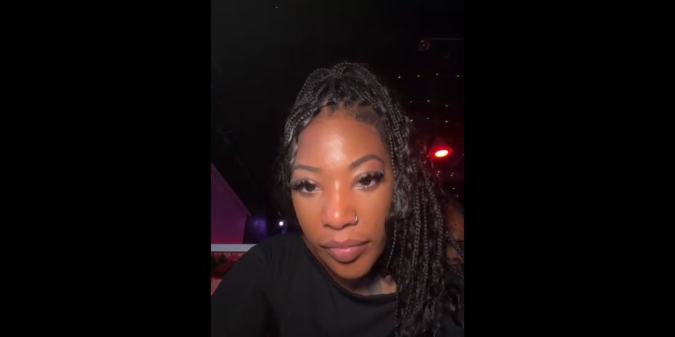 Deslizándose en el trasero de Lola Valentine Lola Lingerie