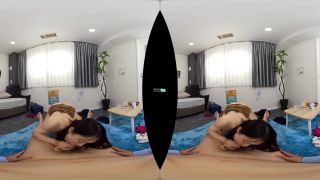 KIWVR-419 【VR】「1cmだけでいいから…1回挿れて…お願い！」童貞のボクに【神展開！】デカ尻美巨乳の極上ビッチに誘惑されて筆おろし生ハメSEX！覚醒した僕は人生初マ○コに底なしのリビドーでメロメロにして猛烈イカセ【中出し6発・顔射】【ラッキースケベVR！！】 みづき