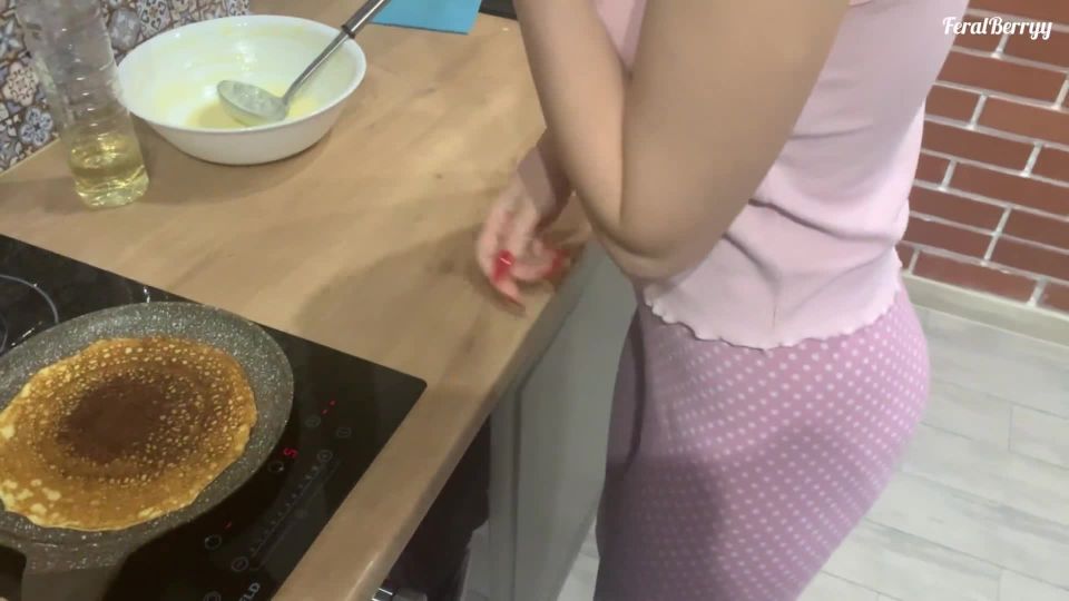 IM Making Pancakes While My Stepbrother Fucks Me.Feralberryy 1080p