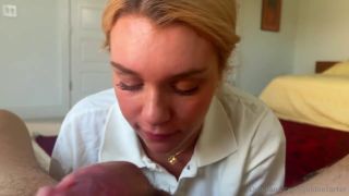 Gabbie Carter Mamada Gabbie Carter da trabajo oral y tetas