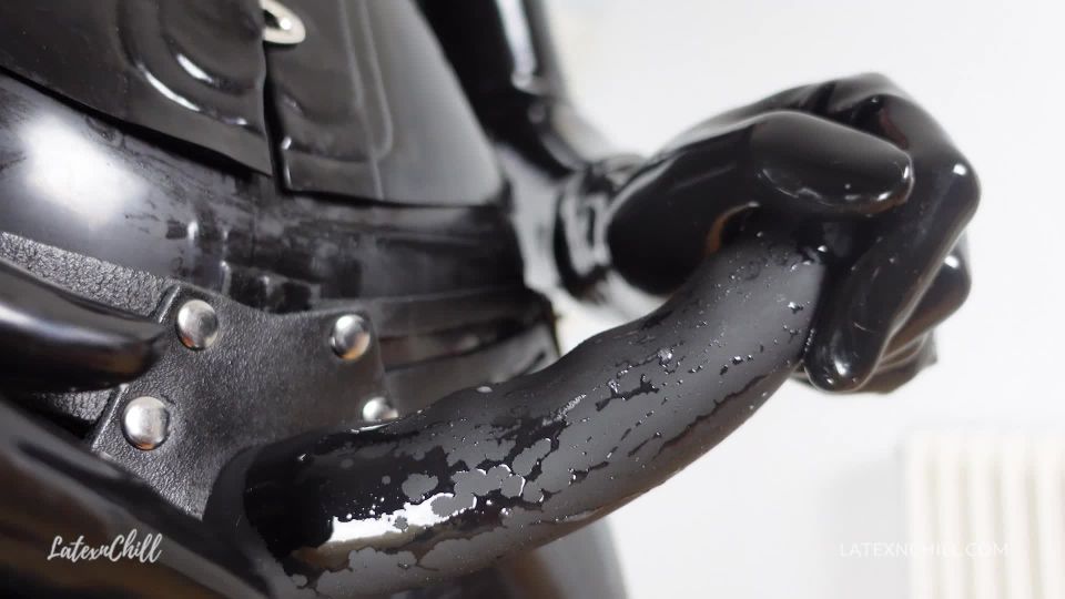 adulto xxx video 27 LATEXnCHILL – Miss Chills Chupito de polla - hablar sucio - fetiche porno femdom hotwife cornudo