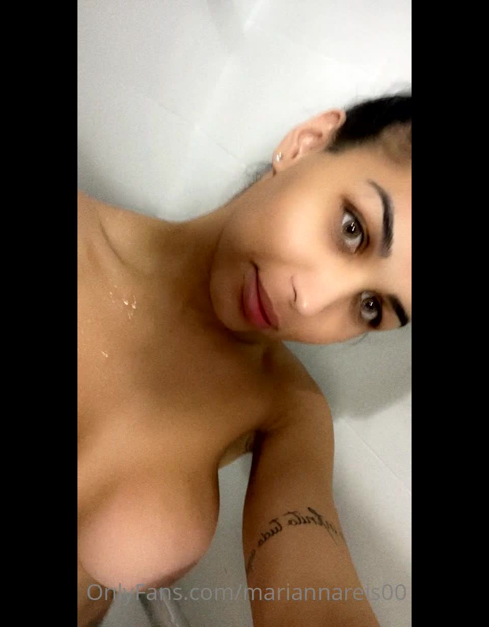 Onlyfans - Marianna Reis - mariannareis00 - mariannareisgo to the bath bitch  v pro banho vadia - 01-06-2021