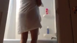 [GetFreeDays.com] Pregnant woman taking a shower Sex Clip June 2023