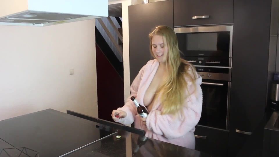 Maja - Meer - BBW teen girl get fucked in the kitchen - Big tits