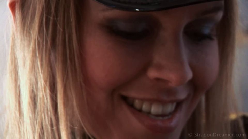 7194 Dominación femenina, dominación femenina, humillación, correa