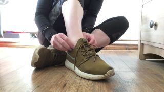 Socks fetish – Sweetsoles – Smelly Gym Shoes and Sock Removal on fetish porn femdom models