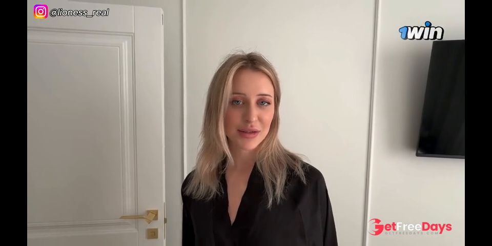 Crazy Stepmom is Teaching Me how to Use a Condomi Took off the Condom and Fu...