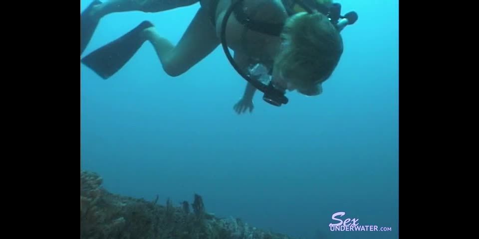 SexUnderwater e0110 90ft Fuck (mp4)