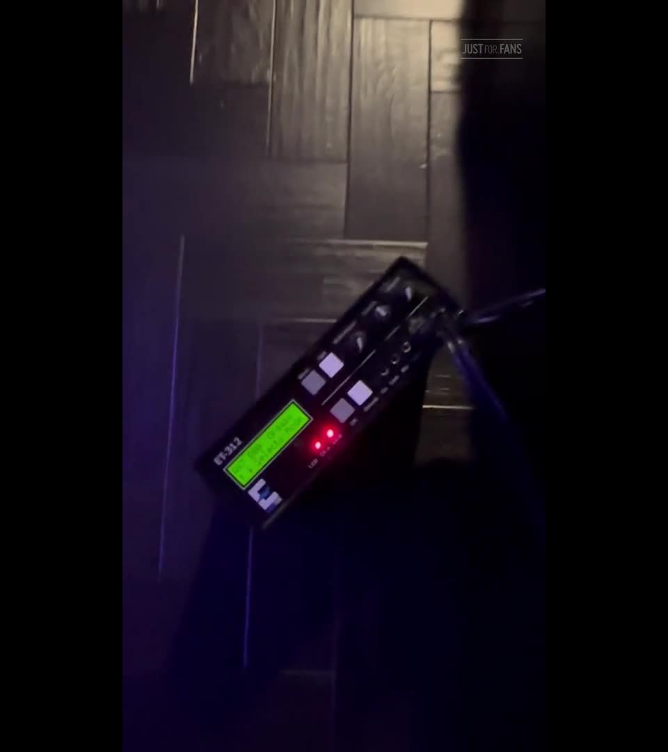 NICOLE BANSHEE - Otro Envoltorio de goma Parte 1.