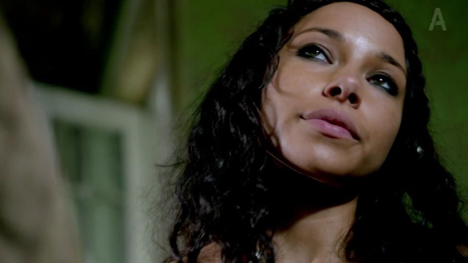 Jessica Parker Kennedy, Hannah New – Black Sails s01e02 (2014) HDTV 1080p!!!