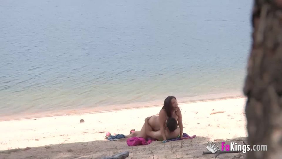 Alba Colegiala - Sexo En desnudo Playa Espía Cam (Porno de Amateur)