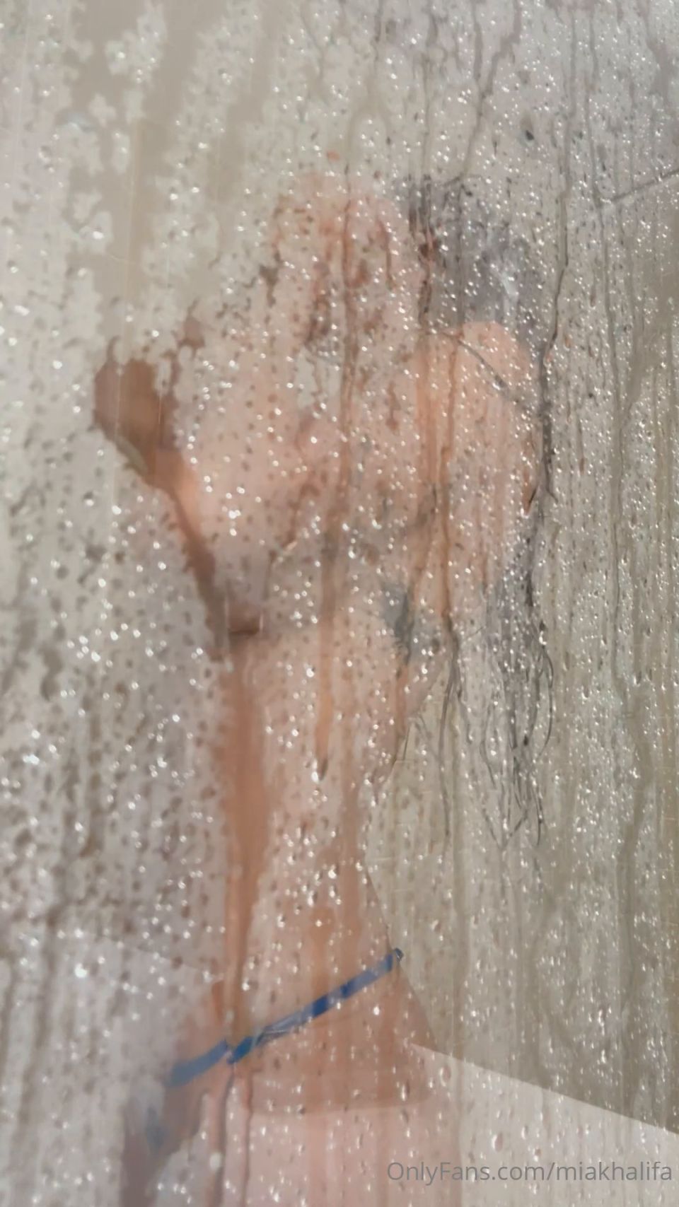 Mia Khalifa - Ducha de bañera - FullHD 1080P