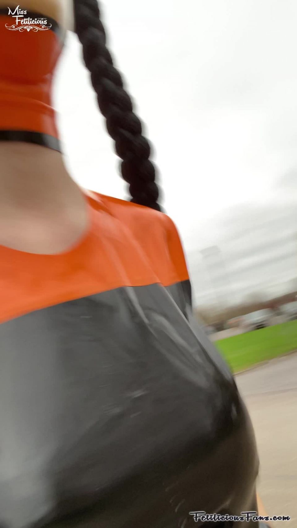 Entrenamiento de látex - Parte 3 - FetiliciousFans.