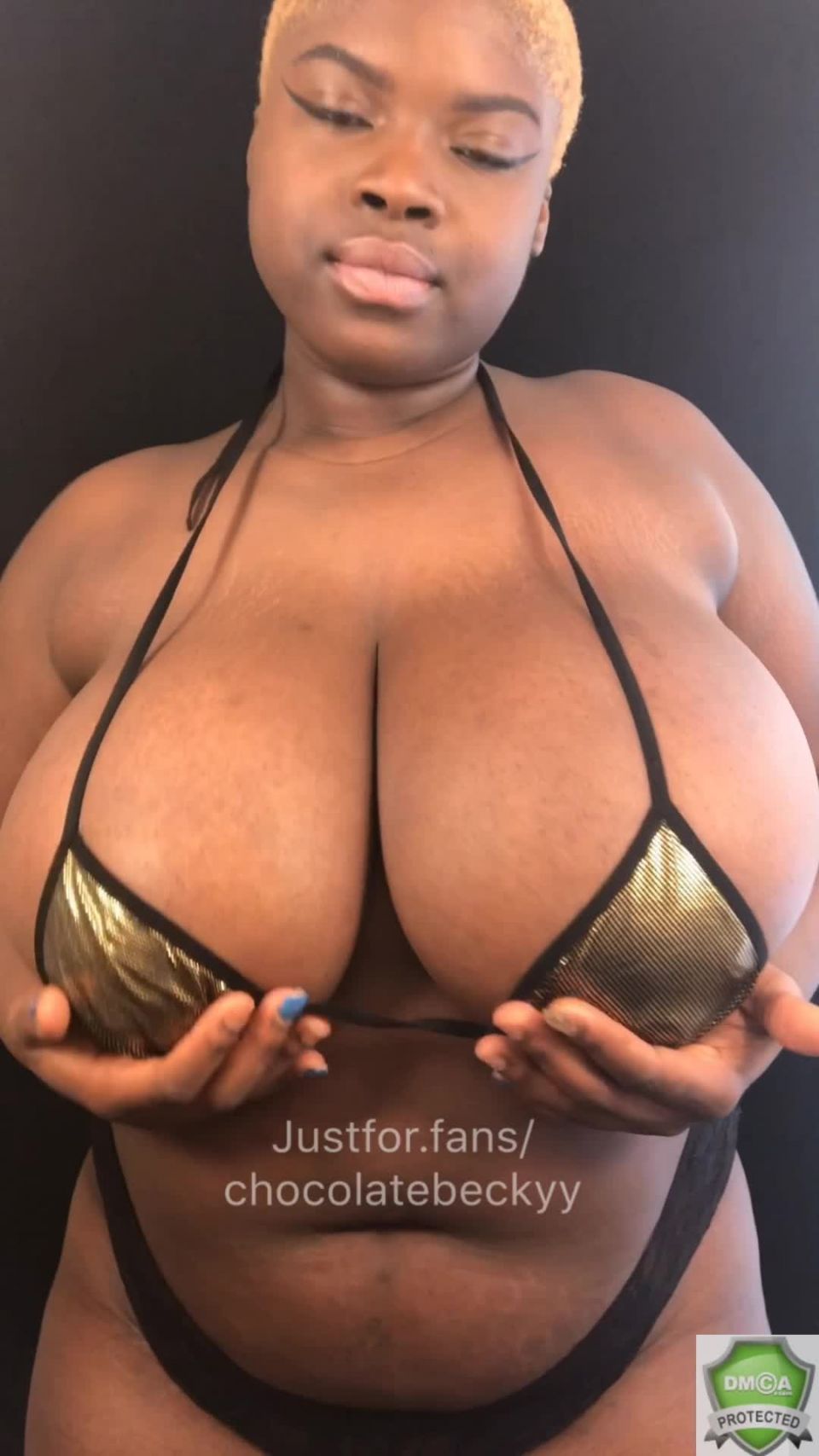 ChocolateBeckyy – Bouncing out of Tiny Bikini Top – OnlyFans, asian hidden on pov 