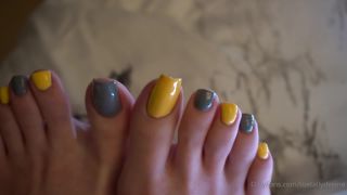 Toetally Devine ToetallydevineCloseup nails JOI Tags closeup JOI yellow pedi grey pedi multicolor pedi - 29-07-2021 - Onlyfans