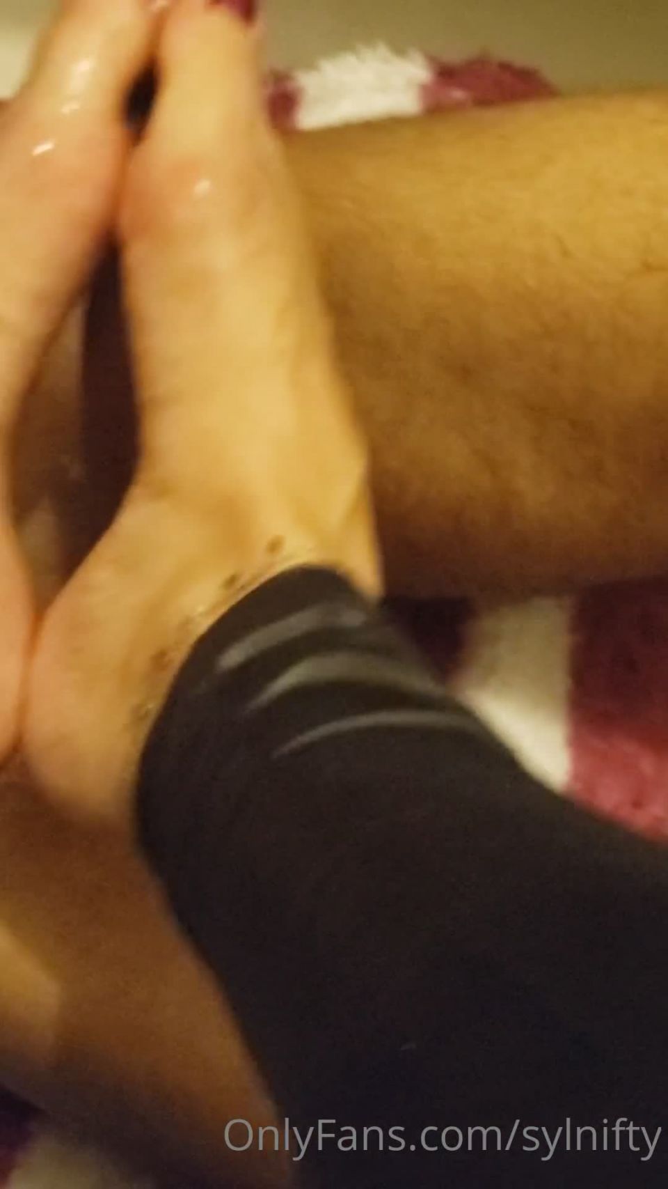 adulto xxx clip 49 sylnifty – Jerking el hueso con uñas de los pies rojas, en la paja porno