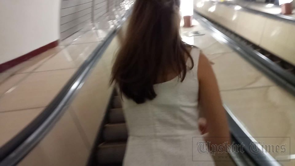 Upskirt-times.com- Ut_3453 This girl began to straighten the sandals on the escalator and bent down. I...
