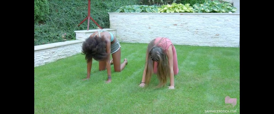 Afrodite And Luna Corazon – Outdoors yoga muscle Afrodite, Luna Corazon