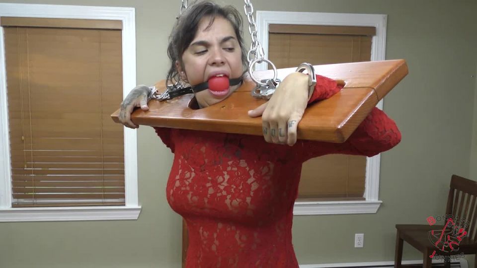 Amy vs. Seguridad Extra Descargar videos porno en Good Quali...