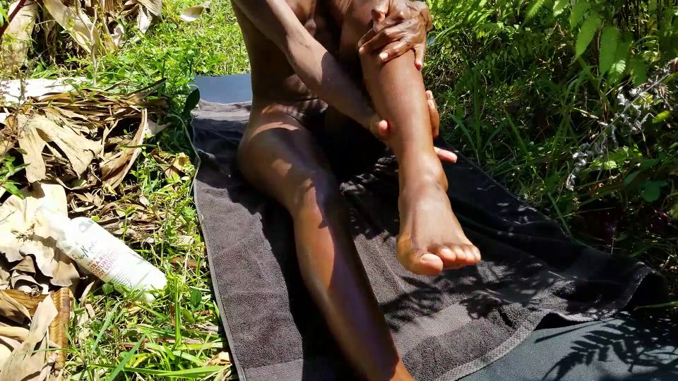 Black Beauty Sun Bathing In Public & Showering Outdoors In Paradise