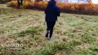 [Amateur] Публичная нагота русской девушки LeoKleo на пробежке и тренировке