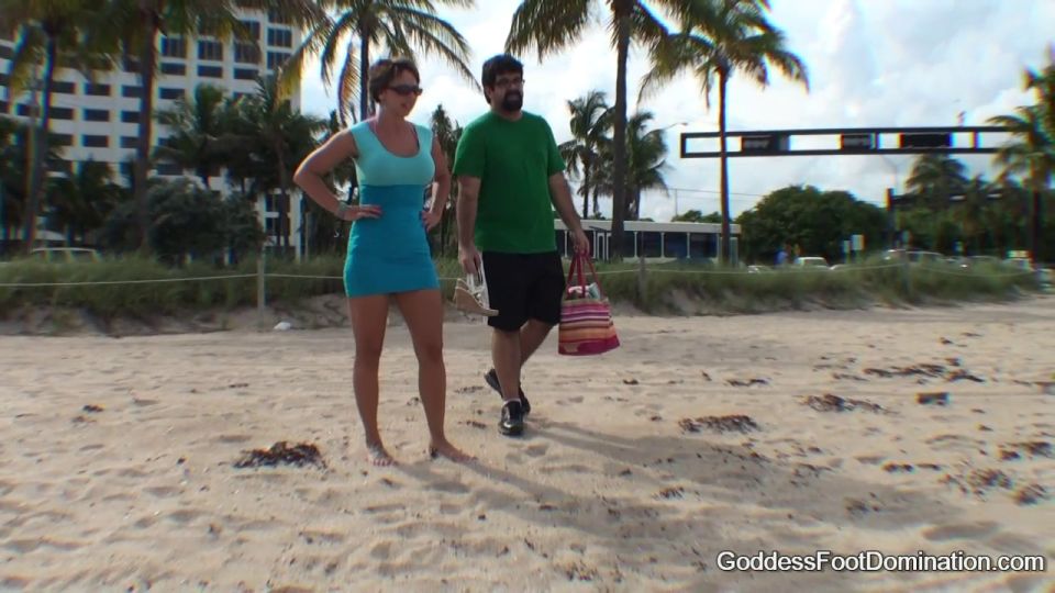 GoddessFootDomination com SD & HD Brianna - A Day In The Life How To Be A Goddesss Beach Chair