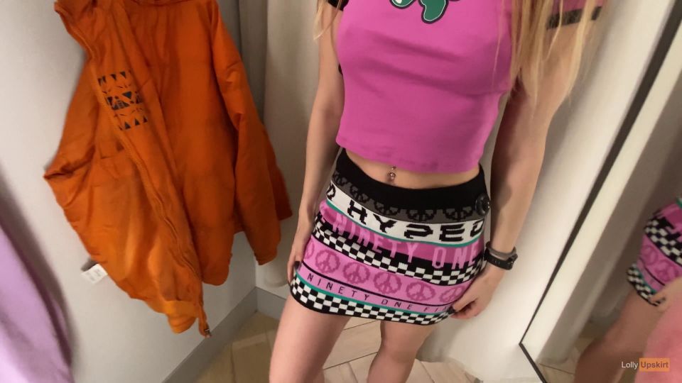 Risky Fucking And Public Blowjob In A Store Changing Room