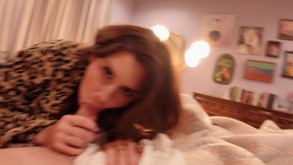 Fetiche porno Chloe Lamb - Mamada con enorme corrida facial - Faciales loco