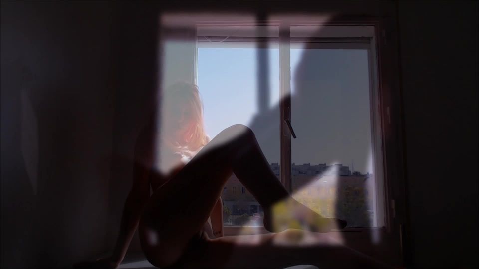 Nhaerys – Silhouette Tease 3 Orgasms