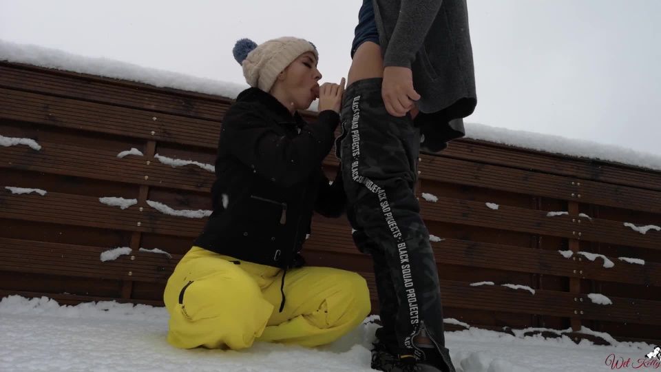 Online Big Titted Babe Sucked My Cock In The Snow And Swallowed ...