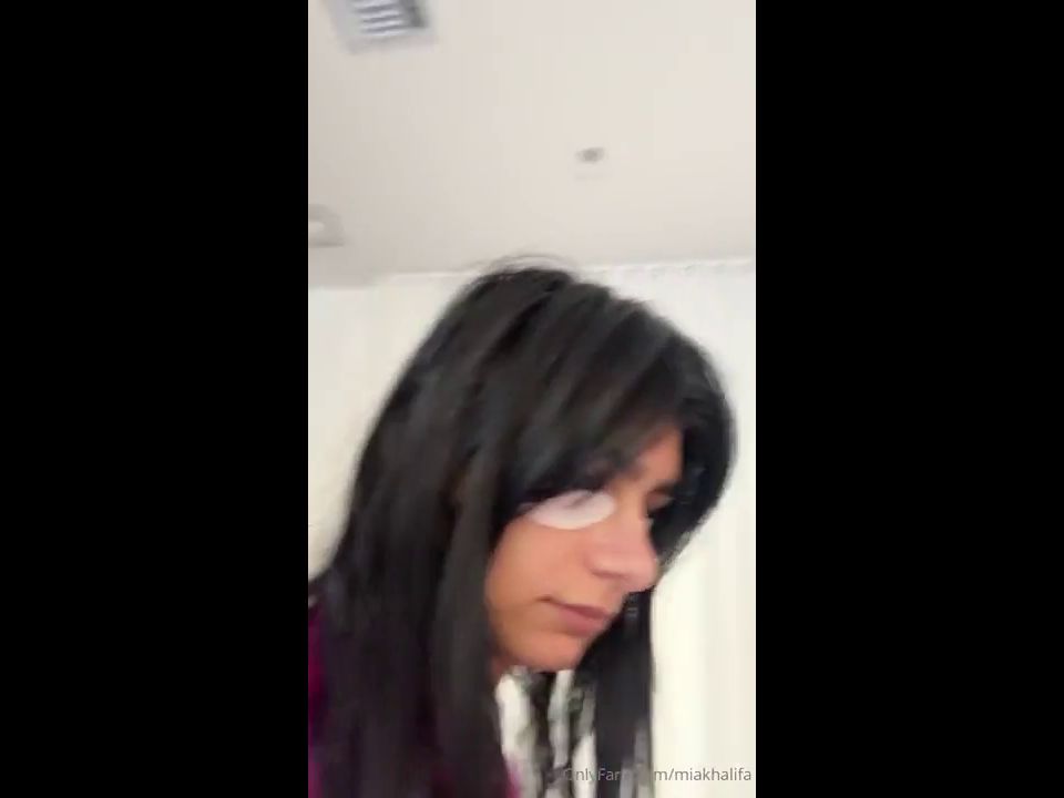 Mia Khalifa muestra sus tetas y su g solo fans de cuerdas (Porno de Amateur)
