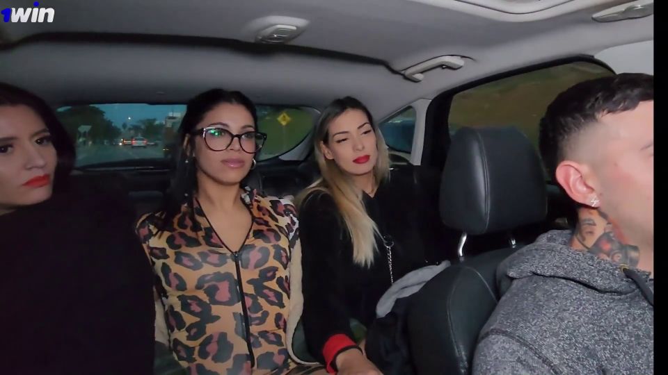 UBER SUERTUDO! SE COJE A TRES ARGENTINAS POR EL CULO