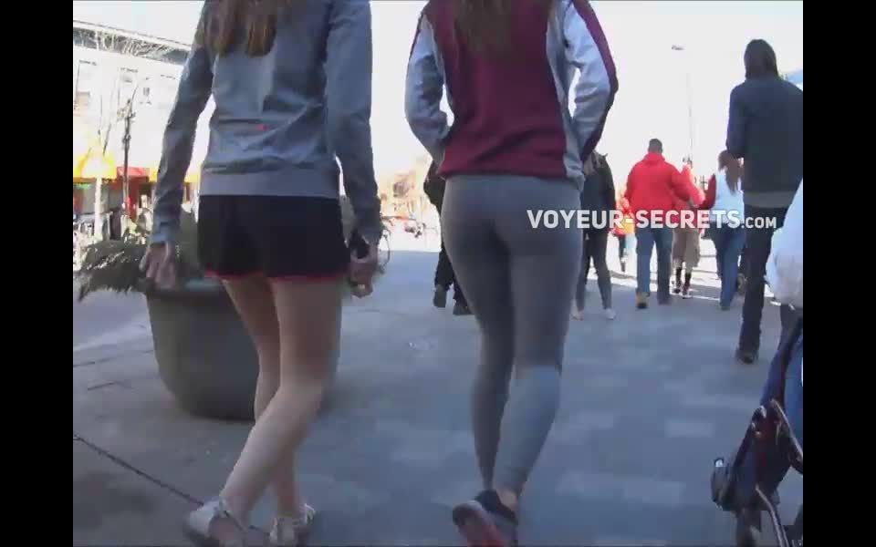 Clumsy teen girl got a hot ass in tights Voyeur!