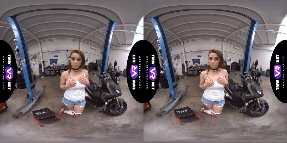 TmwVRnet  Hottie Orgasms In The Garage