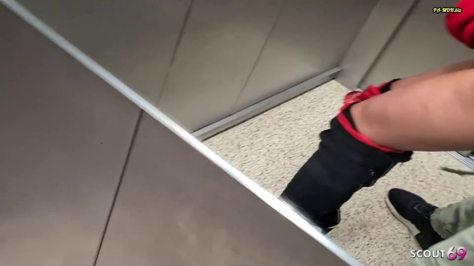 [K2S.CLUB] Scout69 - Deutsche ninfomanische MILF bekommt riskanten fick von fremden im Aufzug - FullHD 1080P
