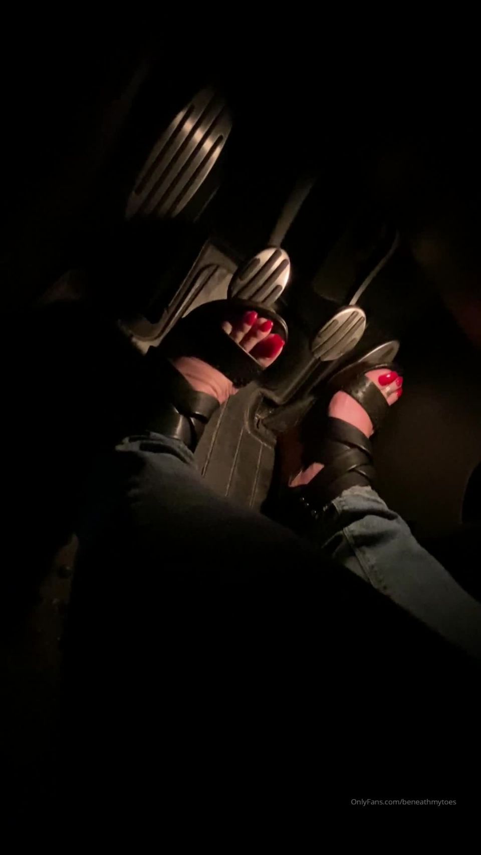 Onlyfans - Beneathmytoes - Running some quick errands - 21-03-2020