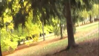 Zuzinka 2010 04 21 Oh sí, me encanta tener mi coño lamido en un parque público con gente alrededor (sin bromas) parte 1 (mp4)