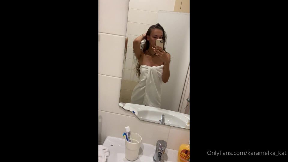 Karamelka - karamelka kat () Karamelkakat - lets go to the shower 06-09-2021