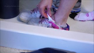 Custom Fetish - Amber s Squishy Sneaker Shower - Fetish