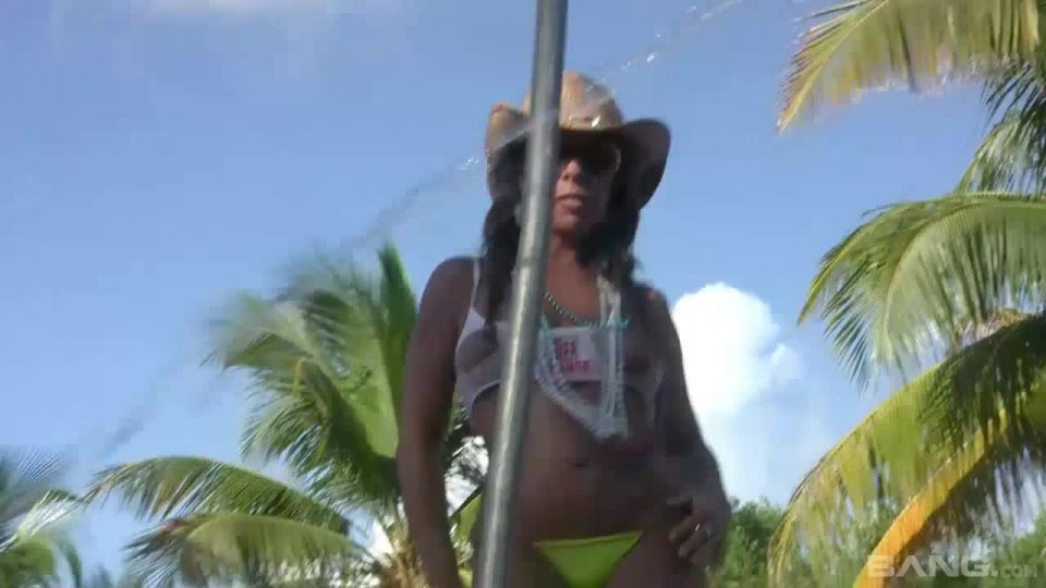 A Mix Of Lovely Female Bodies Getting Naked Outside In The Summer Time bdsm 