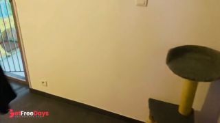 POV housewife is stuck and asks for help
