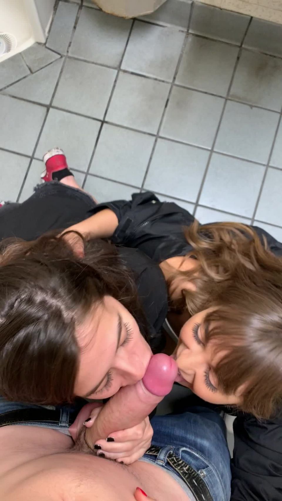 rileyreidx3  We sucked a strangers dick in the bathroom at the gas station,  on teen 