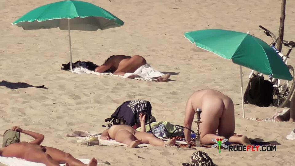 Naturist plage brings the best out of two hot  girls