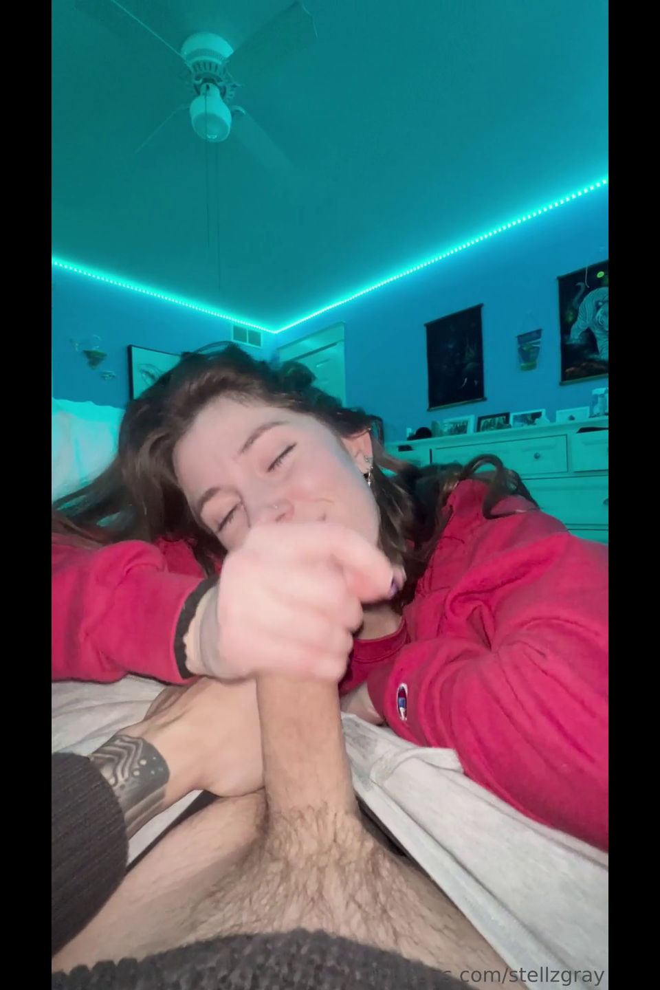 Stellzgray da un trabajo de proa con los ojos de contacto Pov Onlyfans (POV)