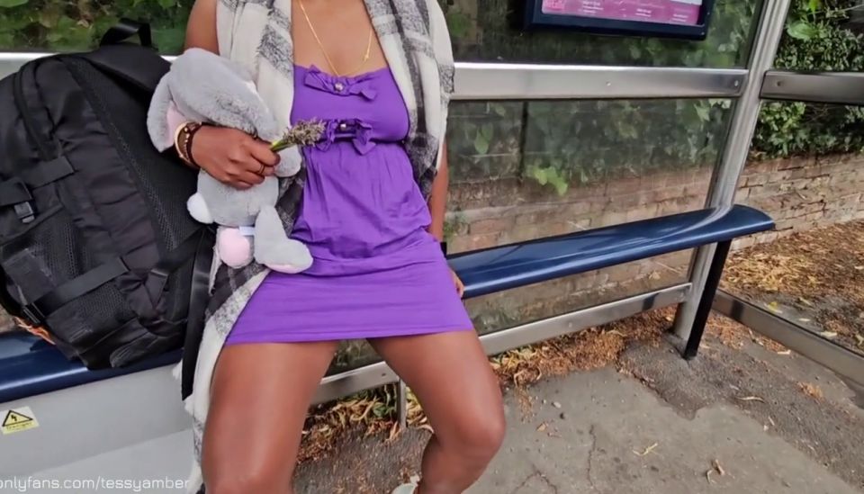 Caliente hermanastra sé que estás mirando mi culo - Es tu día de suerte - Quiero conseguir follada