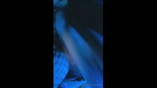 Emmamaybyte siendo una zorra mala con sus solo fans Dildo (Juguetes)