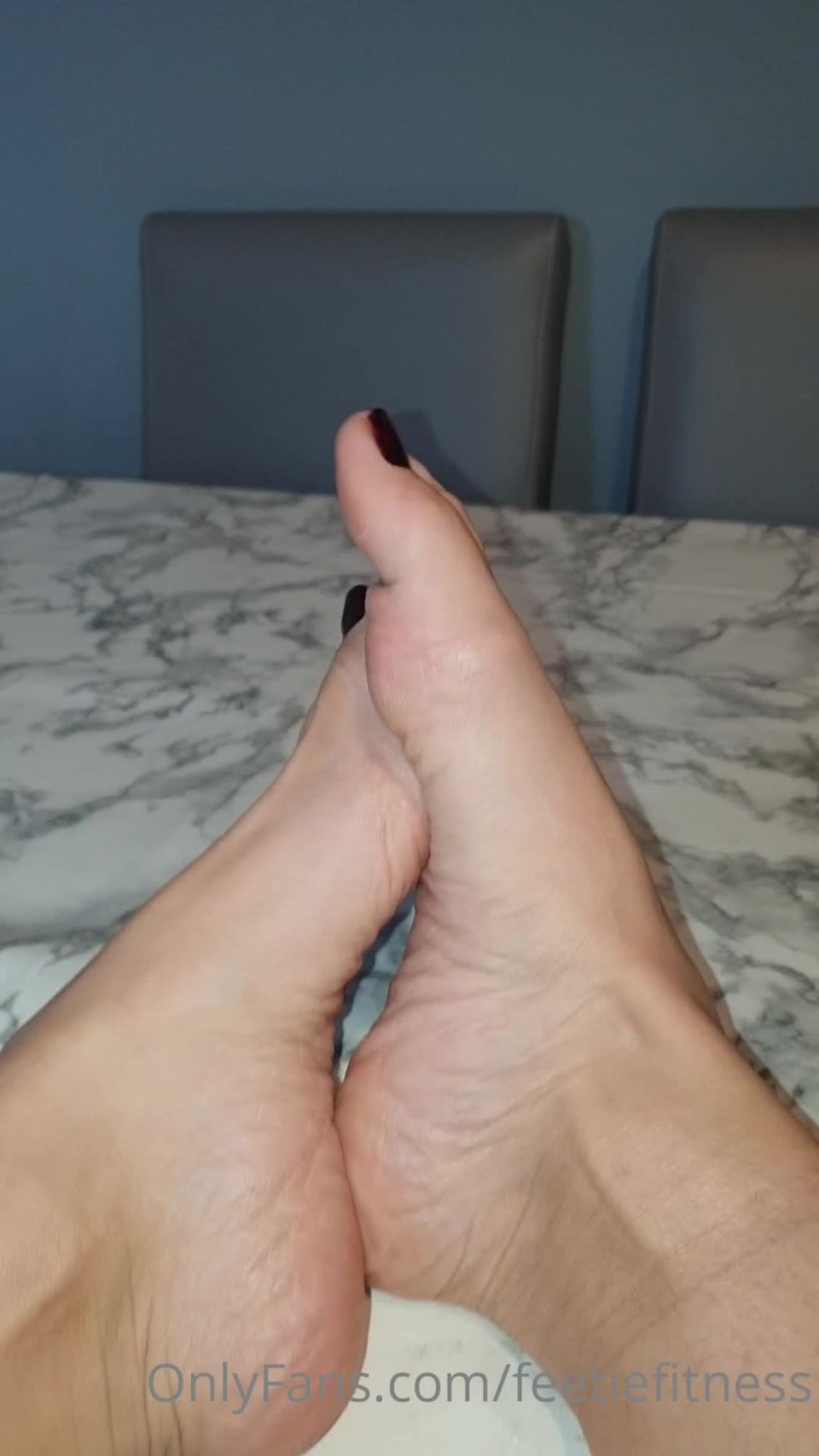 Onlyfans - Goddess Suzie - goddesssuzie26 - goddesssuzieI cant stop looking at the creases in my poor tired feet - 09-02-2021