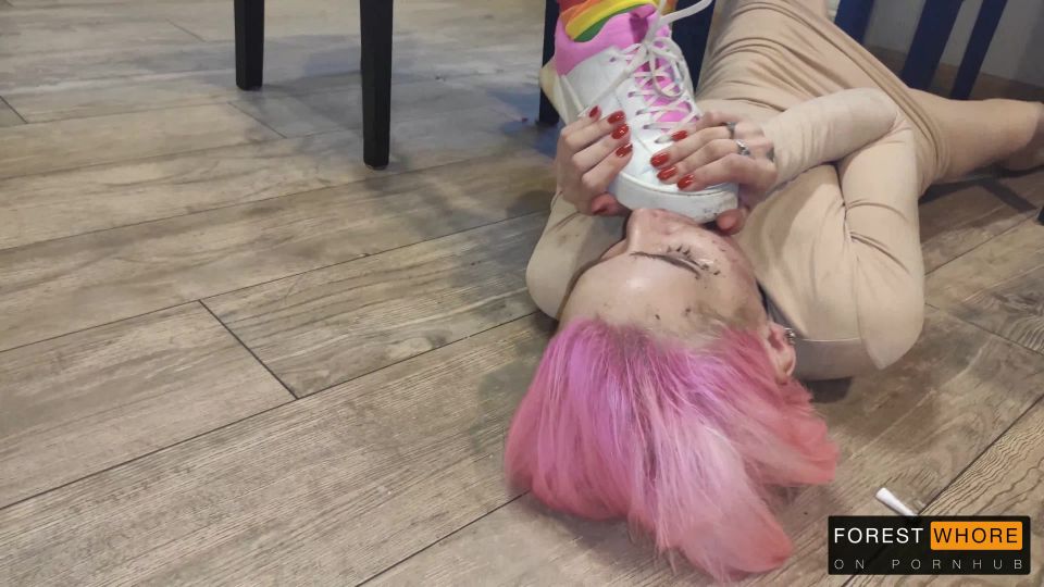 Prostituta del bosque – 37 — Cenicero humano, escupiendo en cara y boca y anal como un jarrón [2020-06]!!!