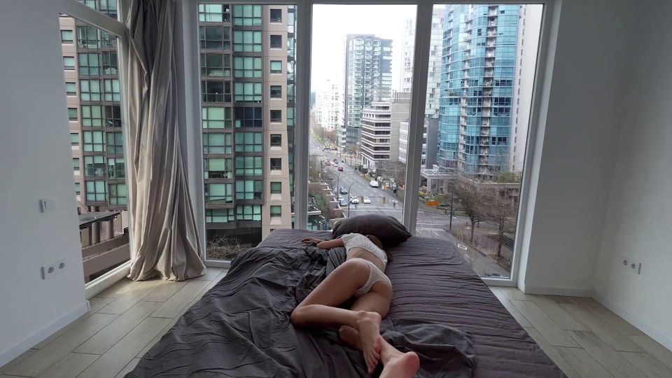 🫴🏻🍆🍑💦Small Model Gigi Masturbating In Her Vancouver Flat 