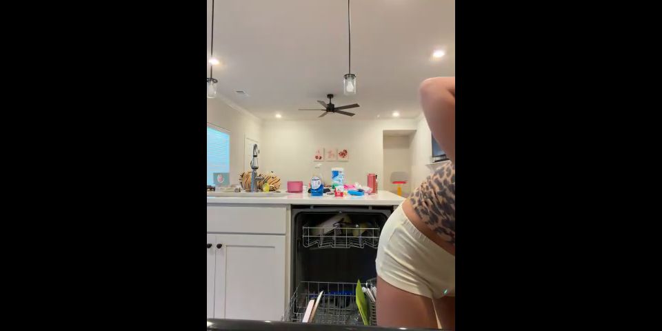 Sexy natural negro BFFs lamiendo y chupando grandes clítoris en salvaje Lesbiana gancho Aali Kali Lesbian